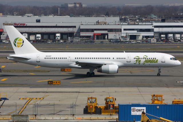 Boeing 757-200 (N524AT)