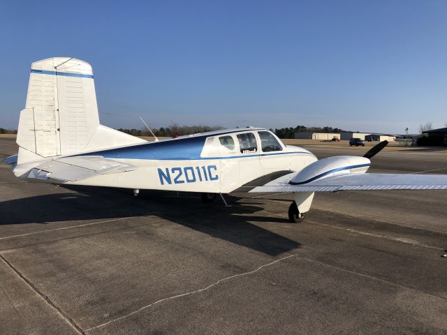 Beechcraft Travel Air (N2011C)