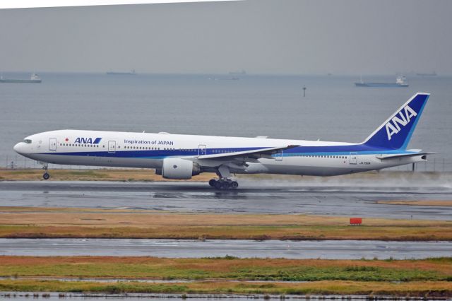 BOEING 777-300 (JA752A)