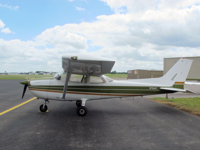 Cessna Skyhawk (N738JF)