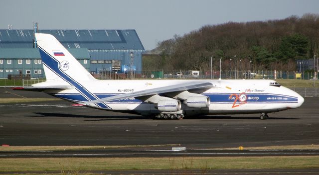 Antonov An-124 Ruslan (RNA82045) - Volga-Dnepr