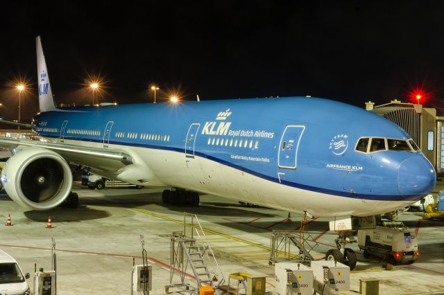 BOEING 777-300ER (PH-BVW) - 10th of March, 2024:  The hour and a half delayed flight KL 807 to Taipei's Taoyuan International Airport seen waiting at the gate at Schipohl.