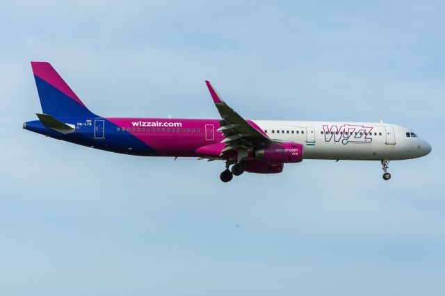 Airbus A321 (HA-LTB) - SPOTTING WAW/EPWA