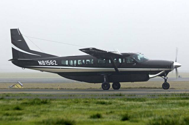 Cessna Caravan (N81562) - One of two identical new 2013 Caravans arriving Hillsboro from Wichita.  (N81560, N81562)  12-26-13