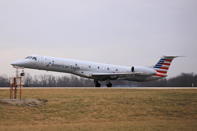 Embraer ERJ-145 (N664MS) - N664MS, American Eagle/Envoy EMB-145LR, arriving on RWY 6L on 30 Jan 2020.