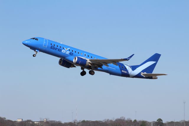 Embraer ERJ-190 (N102BZ)