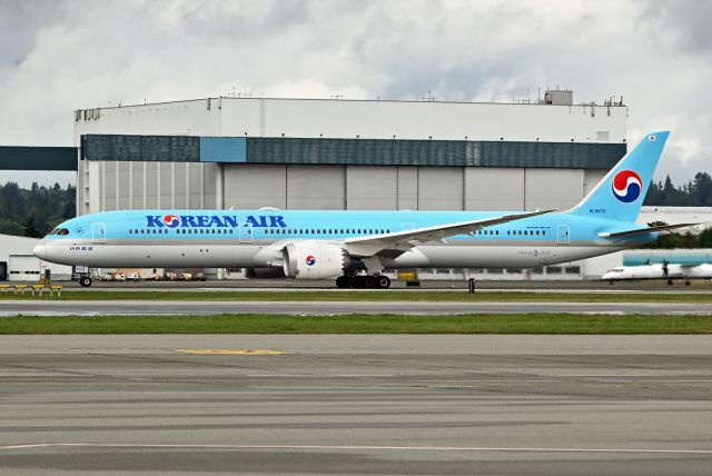 BOEING 787-10 Dreamliner (HL8572)