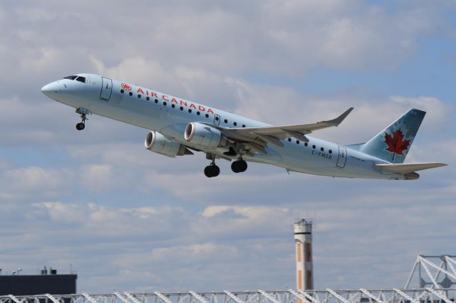 Embraer ERJ-190 (C-FMZB)