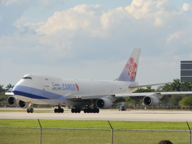 Boeing 747-400 (B-18725)