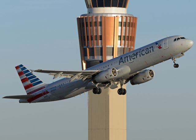 Airbus A321 (N919US)