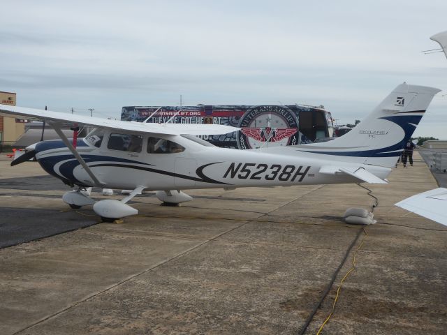 Cessna Skylane (N5238H)