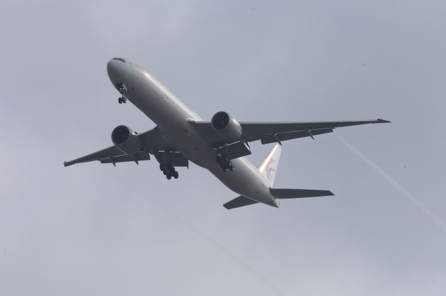 BOEING 777-300 (B-2002)