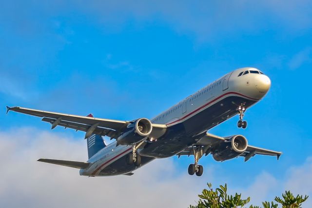 Airbus A321 (N542UW) - A lovely US airways jet arriving into LAX. Sad that this livery is now a piece of the past