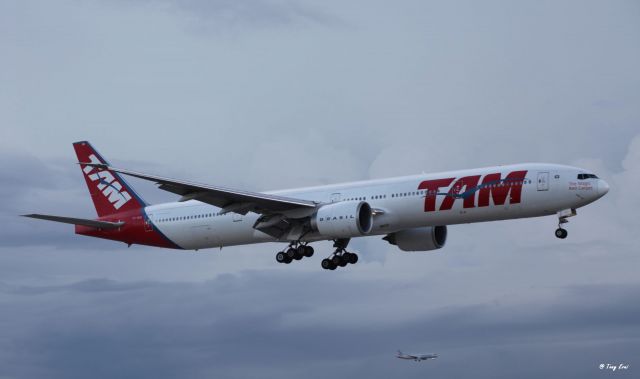 BOEING 777-300ER (PT-MUD) - Landing at MIA this evening the 10th of July, 2018. As you can see a big storm moved in and departures were stopped for some time. Not unusual for this time of the year. 