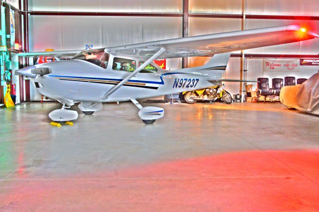 Cessna Skylane (N97237)