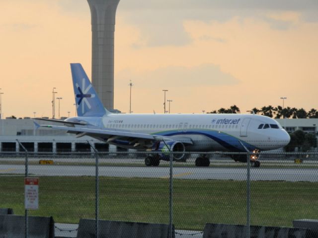 Airbus A320 (XA-YES)