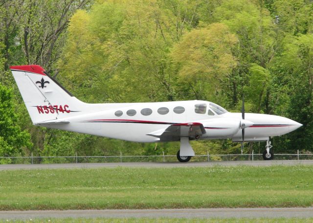 Cessna 421 (N5874C) - Rolling for take off on 14 at Downtown Shreveport.