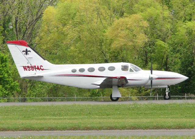 Cessna 421 (N5874C) - Rolling for take off on 14 at Downtown Shreveport.