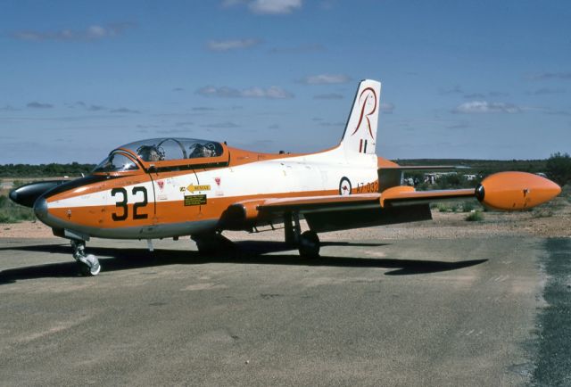 A7032 — - AUSTRALIA - AIR FORCE - COMMONWEALTH CA-30 (MB-326H) - REG : A7-032 (CN CA30-32) - BROKEN HILL NSW. AUSTRALIA -YBHI (24/4/1983)