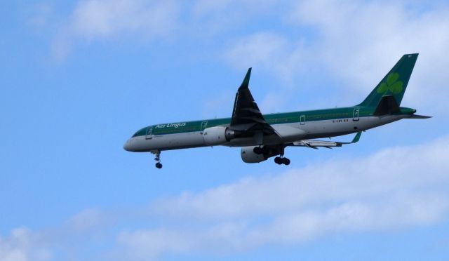 Boeing 757-200 (EI-LBT) - On final is this 1998 Aer Lingus Boeing 757-200 in the Summer of 2019.