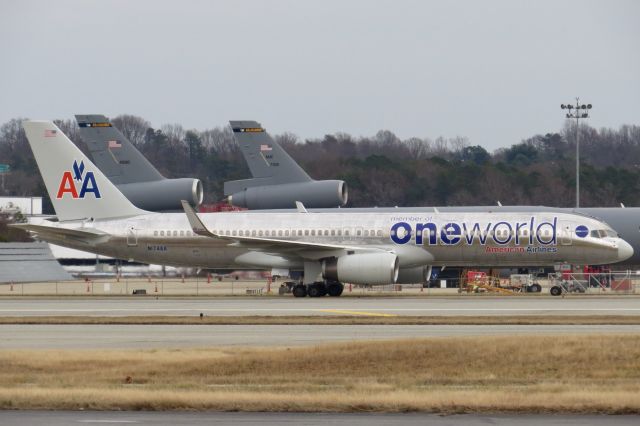 Boeing 757-200 (N174AA) - American Airlines 757-200 "One World" 12/30/13