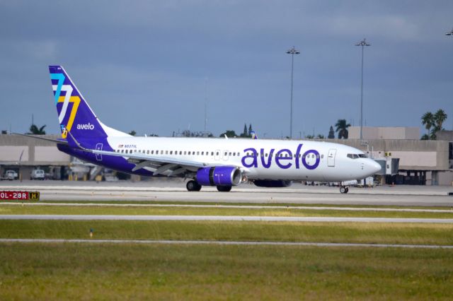 Boeing 737-700 (N807VL)