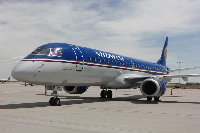 Embraer ERJ-190 (N168HQ)