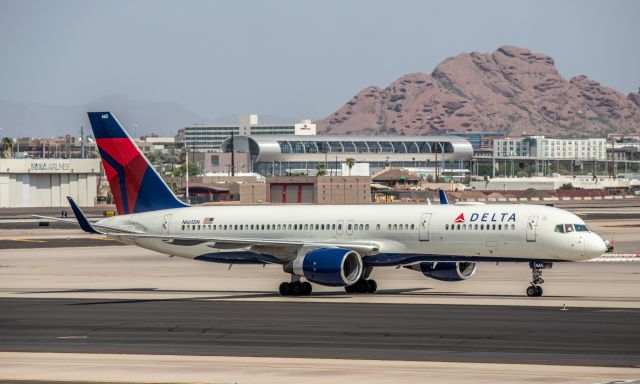 Boeing 757-200 (N665DN) - Spotted at KPHX on September 20, 2020