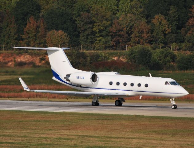 Gulfstream Aerospace Gulfstream IV (N611JM) - JFM INC / Waiting 18C - 10/20/10