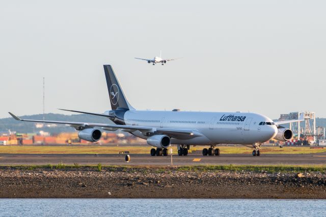 Airbus A330-300 (D-AIFC)