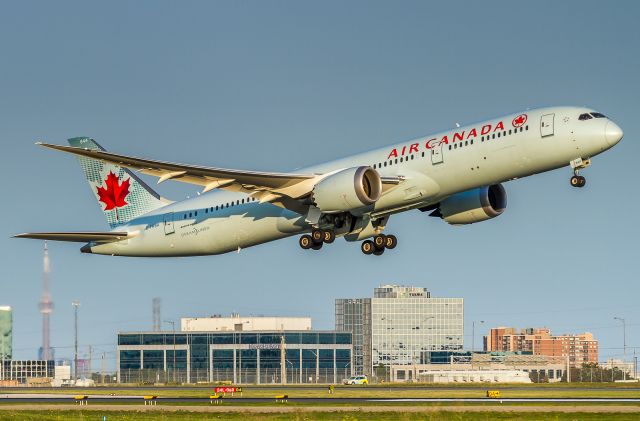 Boeing 787-9 Dreamliner (C-FRSA) - ACA836 begins the voyage to Madrid