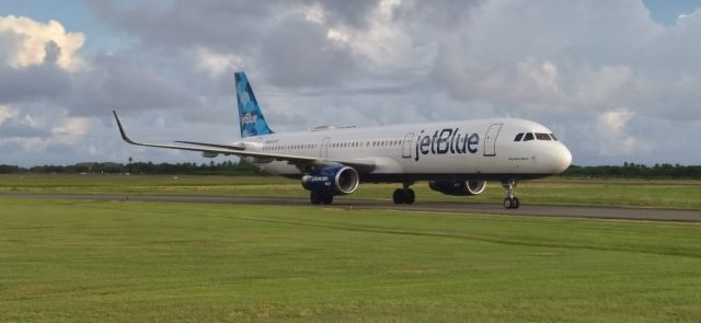 Airbus A321 (N954JB)