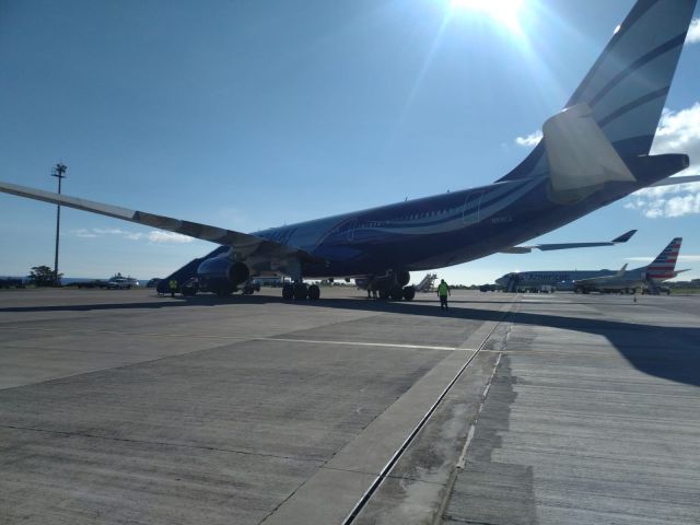 Airbus A330-200 (N819CA)