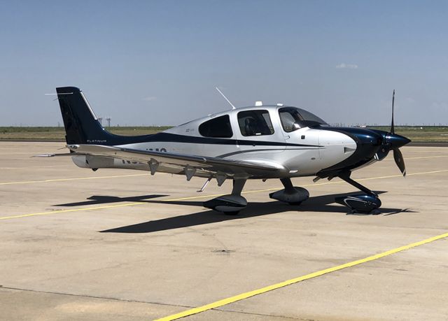 Cirrus SR-22 (N821MS)