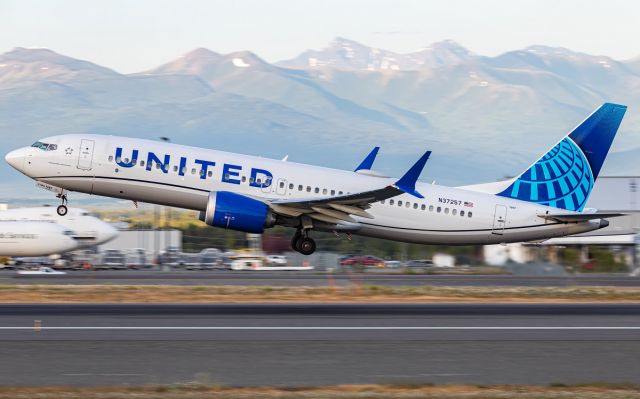 Boeing 737 MAX 8 (N37257)