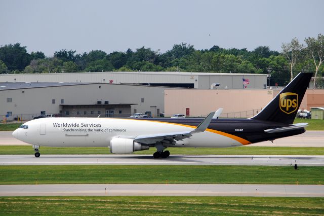 BOEING 767-300 (N334UP) - Taking off to KPHL on June 20, 2013