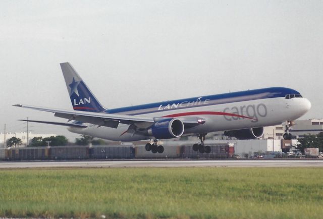 BOEING 767-300 (CC-CZY)