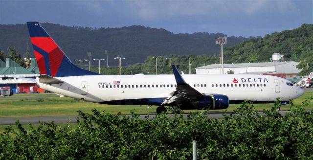 Boeing 737-800 (N389DA)
