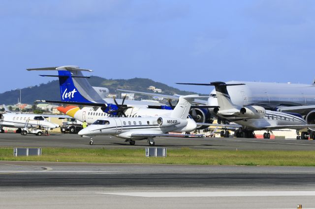 Embraer Phenom 300 (N654SR) - N654SR taxing to parking at TNCM