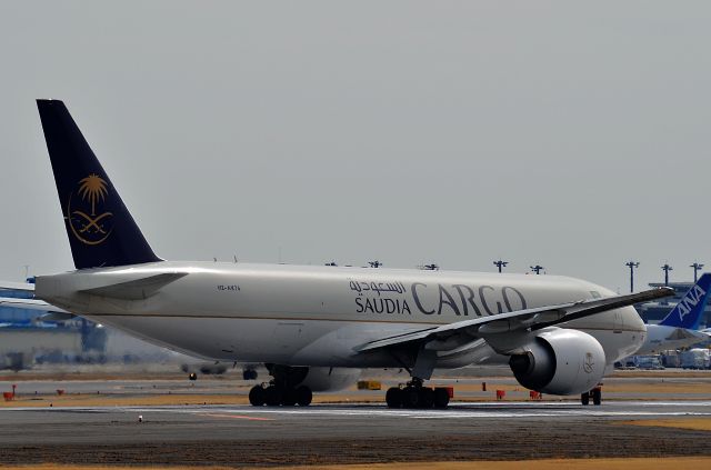 BOEING 777-200LR (HZ-AK74) - I take a picture on Mar 4, 2017.br /SV6886/04 For HLP