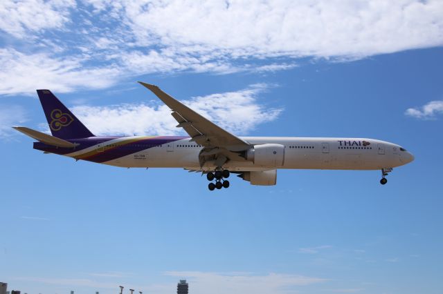 BOEING 777-300ER (HS-TKM)