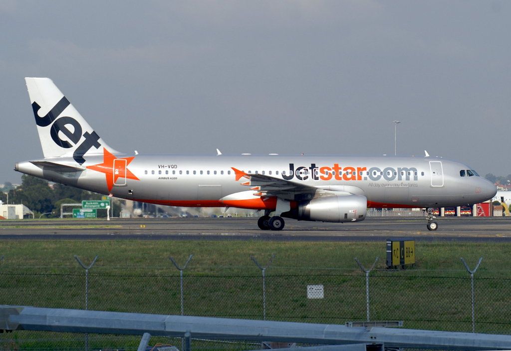 Airbus A320 (VH-VQD)