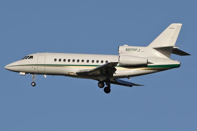 Dassault Falcon 900 (N905FJ) - Landing. 