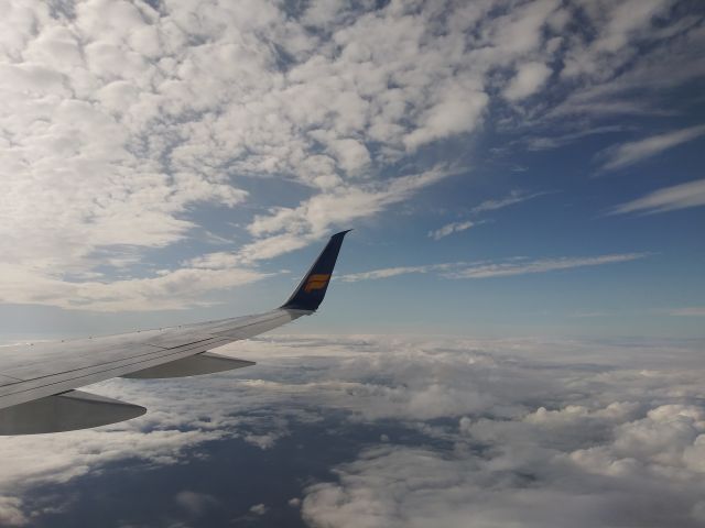 Boeing 757-200 (TF-FIN) - Wingview of an Icelandair B757-200 on approach to seattle.