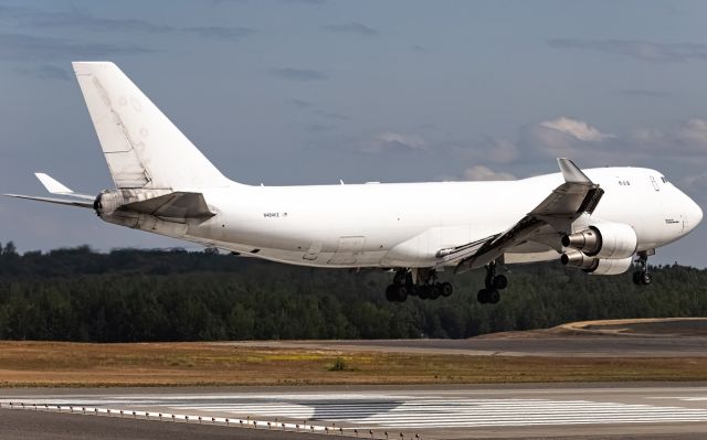 Boeing 747-400 (N404KZ)