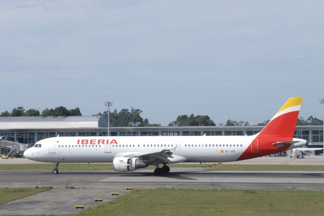 Airbus A320 (EC-JGS) - EC-JGS Landing At LEVX, From LEMD. 12-09-2021