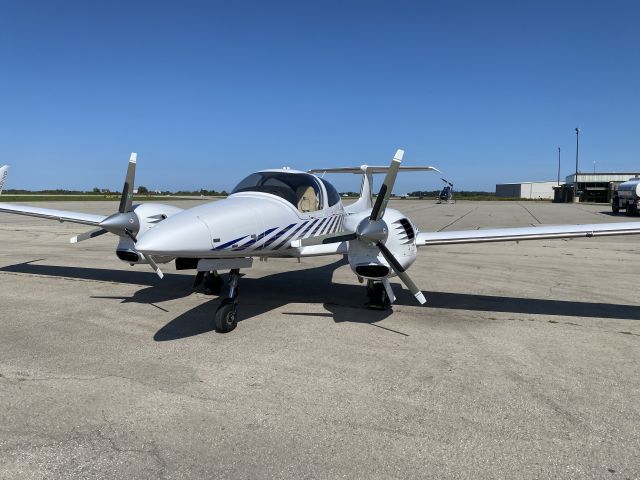 Diamond Twin Star (C-FZTV)