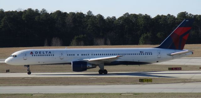 Boeing 757-200 (N683DA) - A lovely 757 on this 35th anniversary of the 757s first flight.