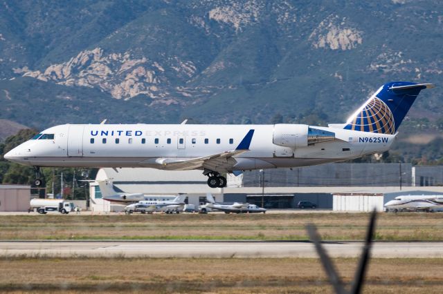 Canadair Regional Jet CRJ-200 (N962SW) - After a quick 19 minute flight from LAX, this SkyWest jet comes in for a rest. Copyright Richard Teteris