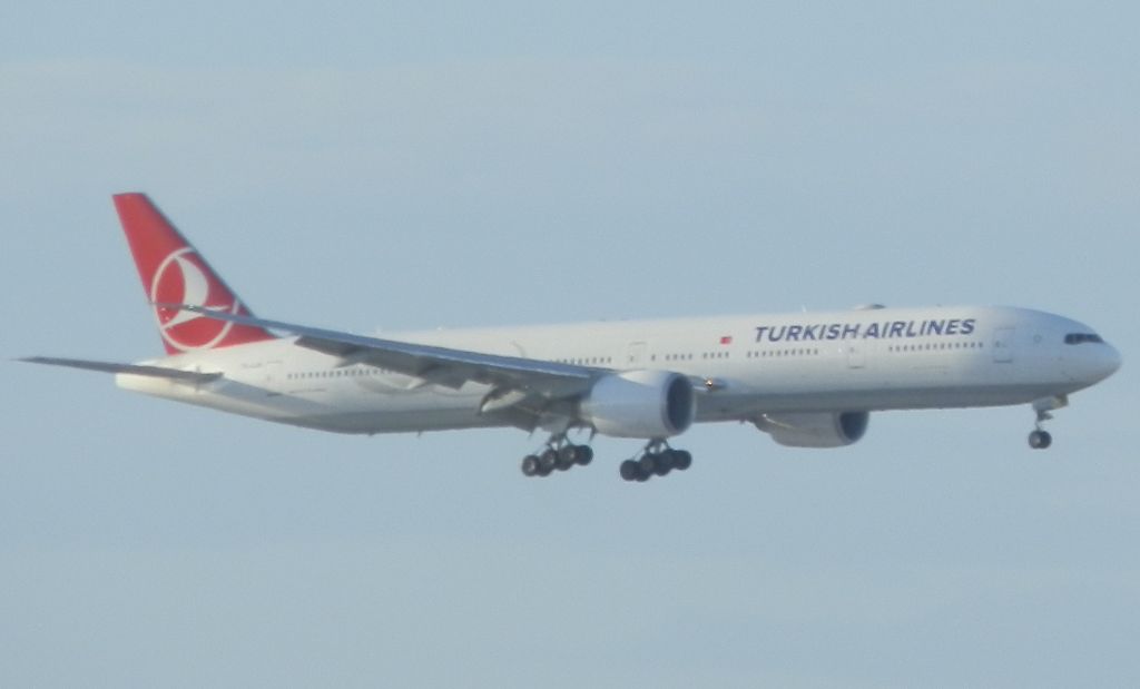 BOEING 777-300ER (TC-JJN)
